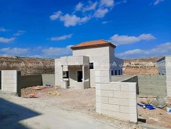 بيت مستقل مع أرض للبيع 