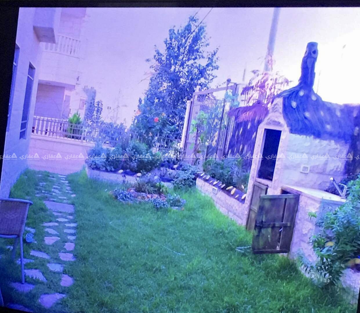 شقة للبيع مع حديقة ومدخل خاص 