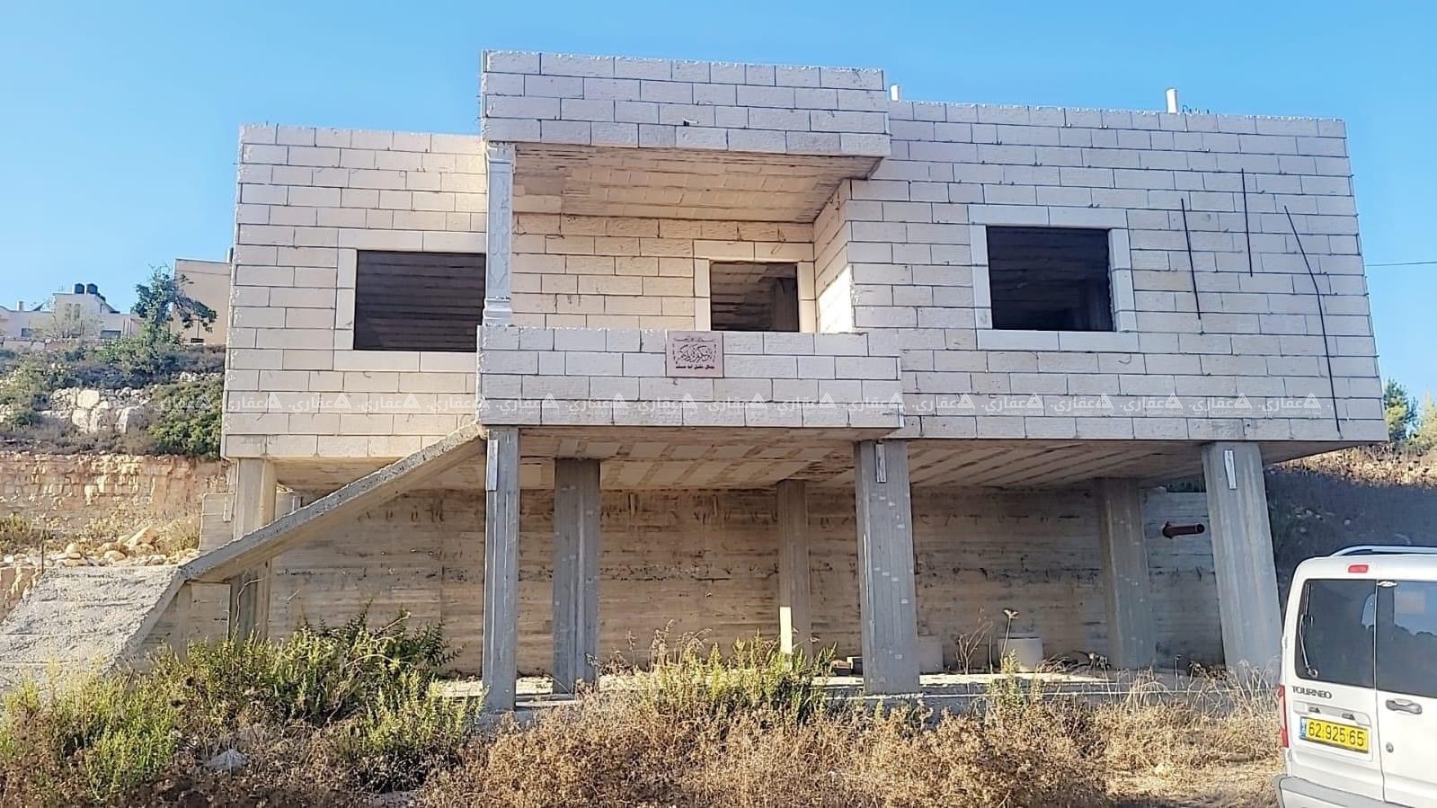 قطعة أرض مع منزل للبيع