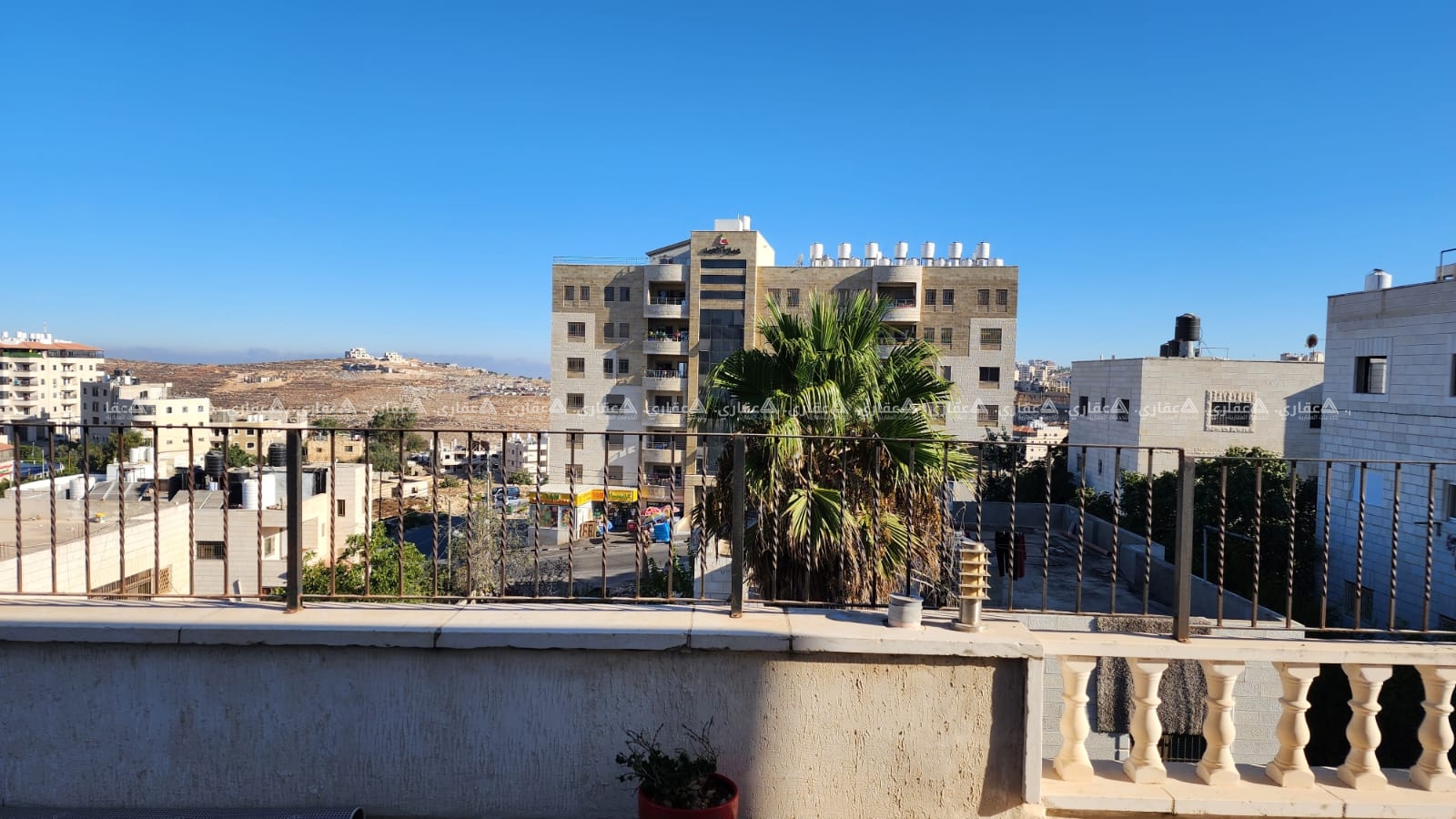 روف للبيع بإطلالة خرافية قرب مدارس نور الهدى 