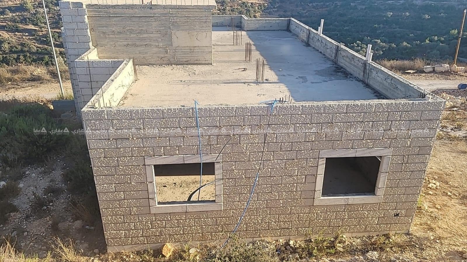 قطعة أرض مع منزل للبيع