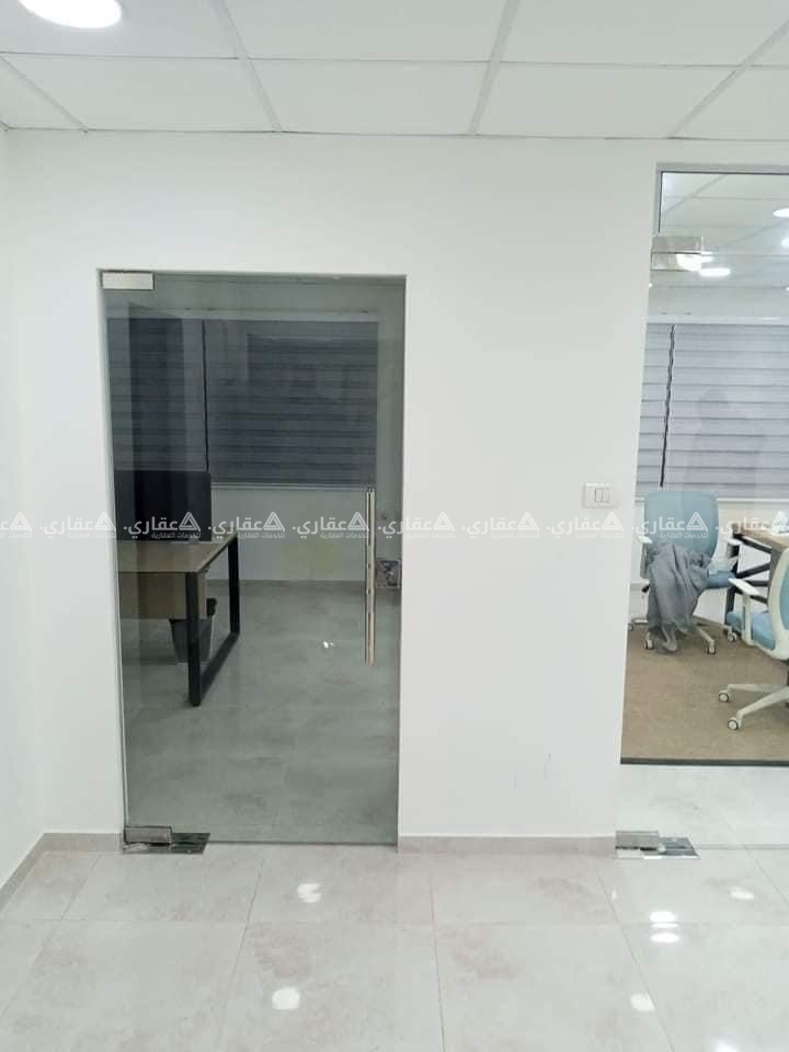 مكتب تشطيب جديد للإيجار 