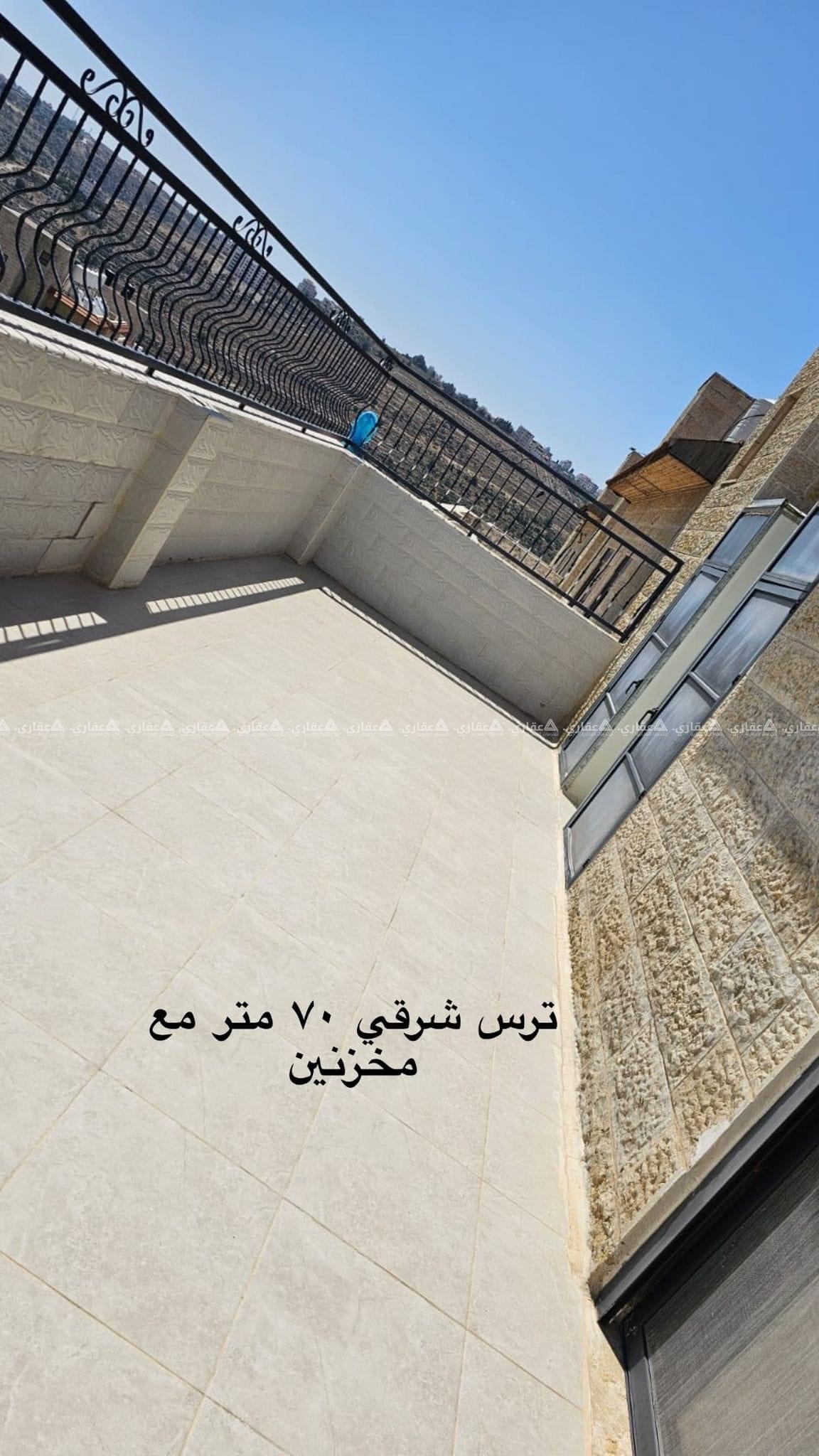 رووف مع إطلالة للبيع