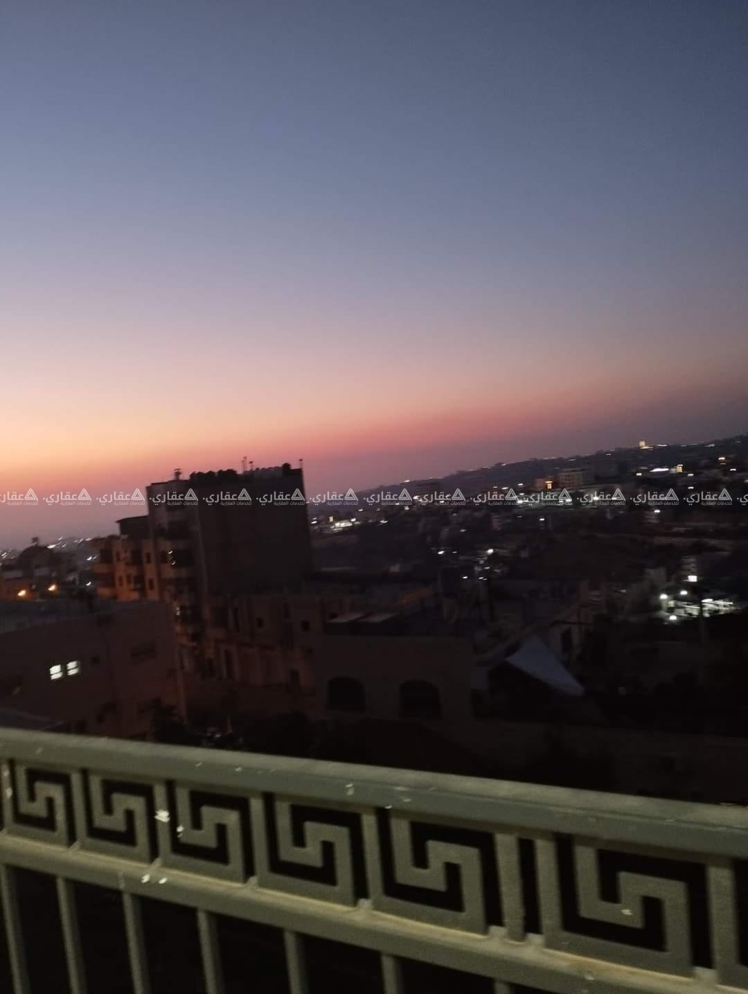شقه للبيع مطله غربي على الساحل