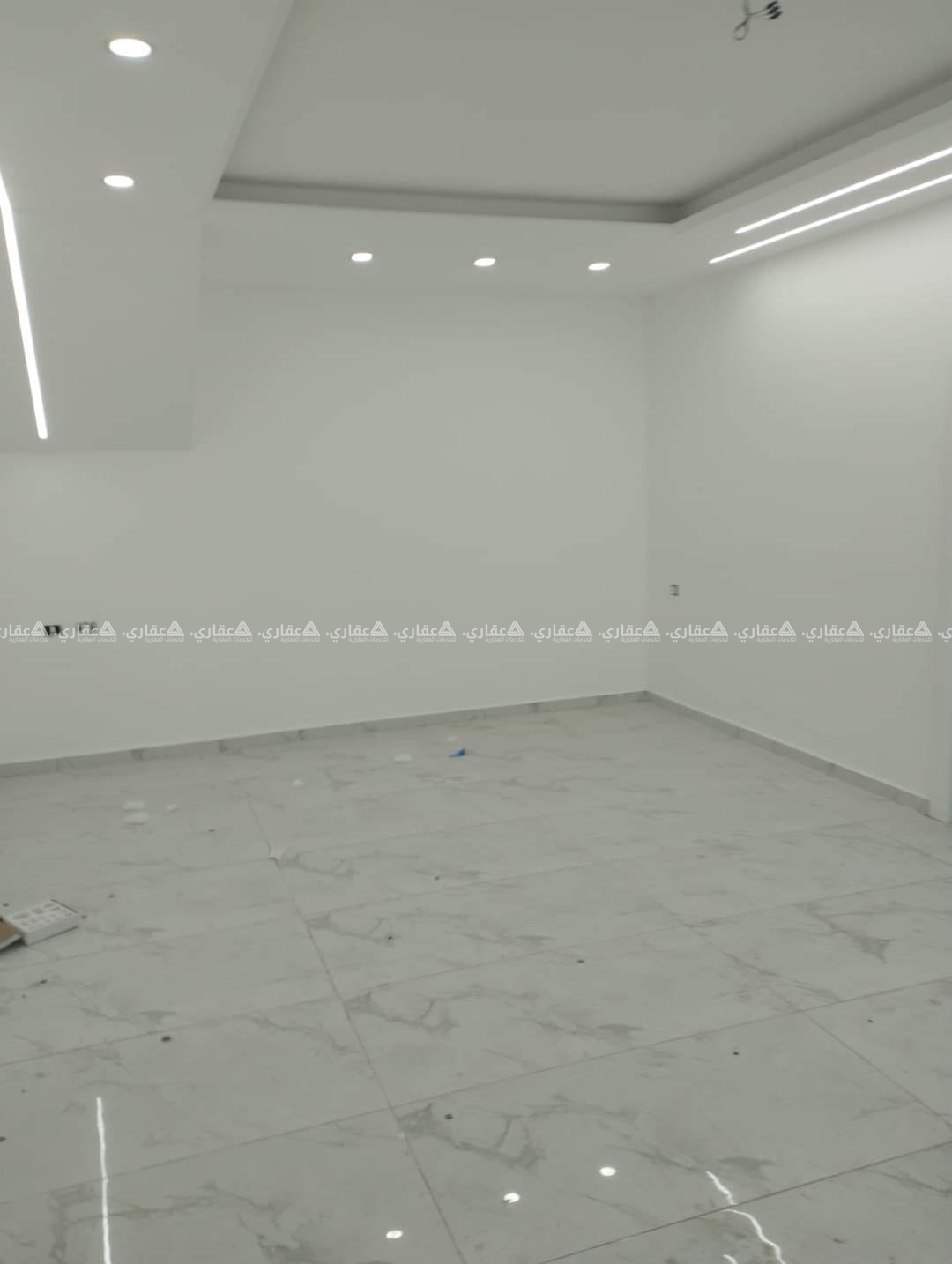 شقه للبيع مطله غربي على الساحل