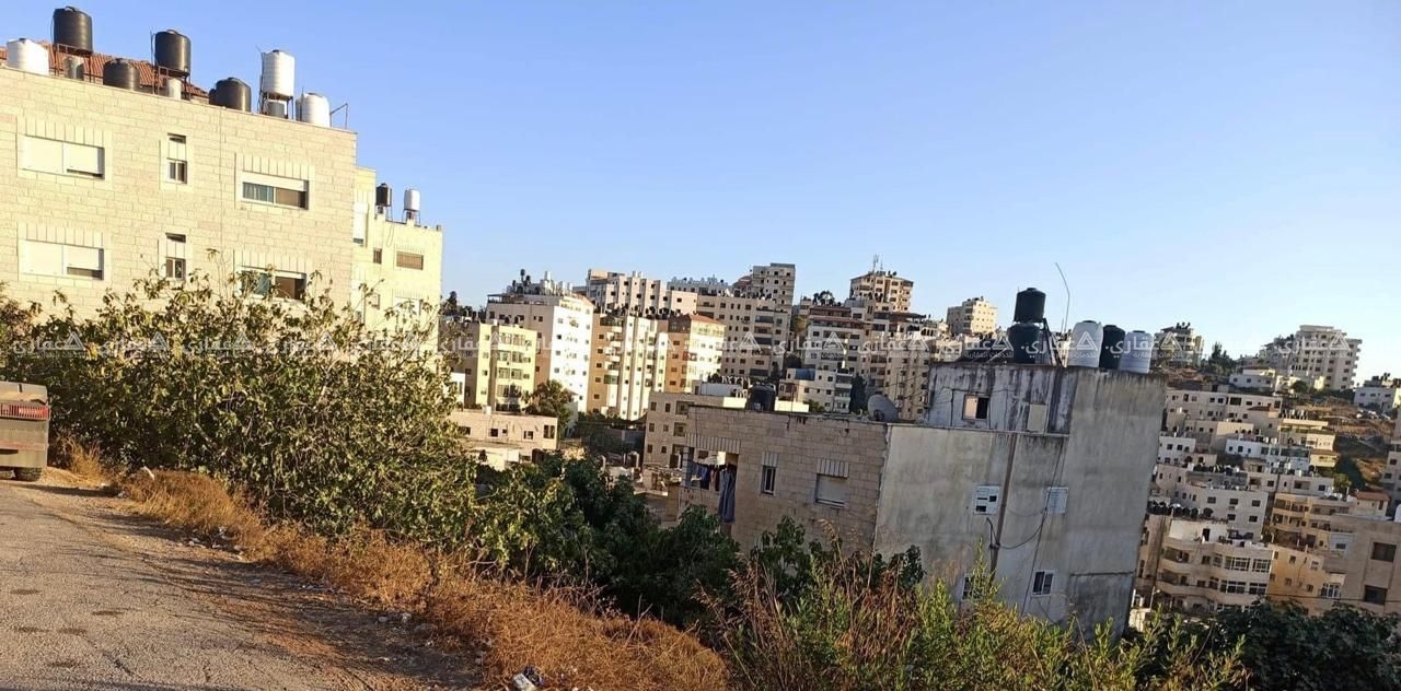 أرض للبيع قرب دوار المدارس