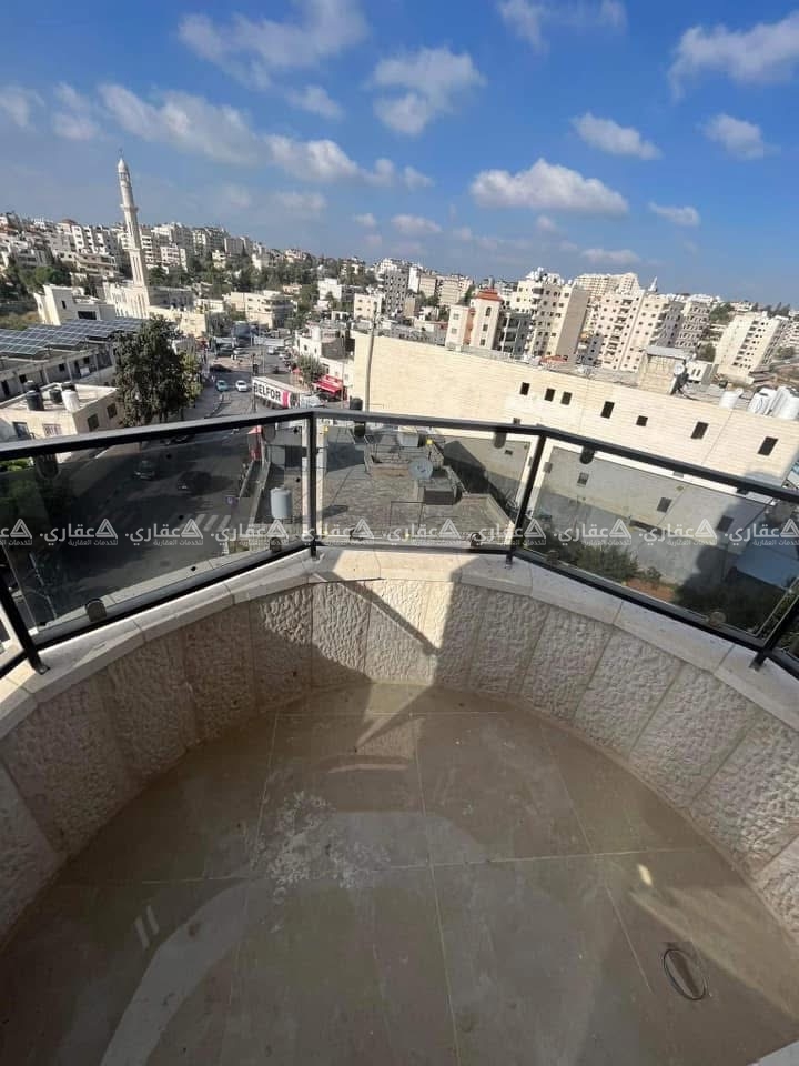 شقة مميزة بموقع استراتيجي وإطلالة مميزة