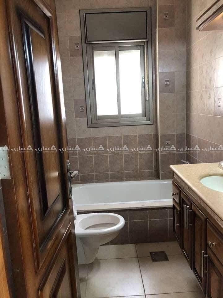 شقة مع حديقة للبيع