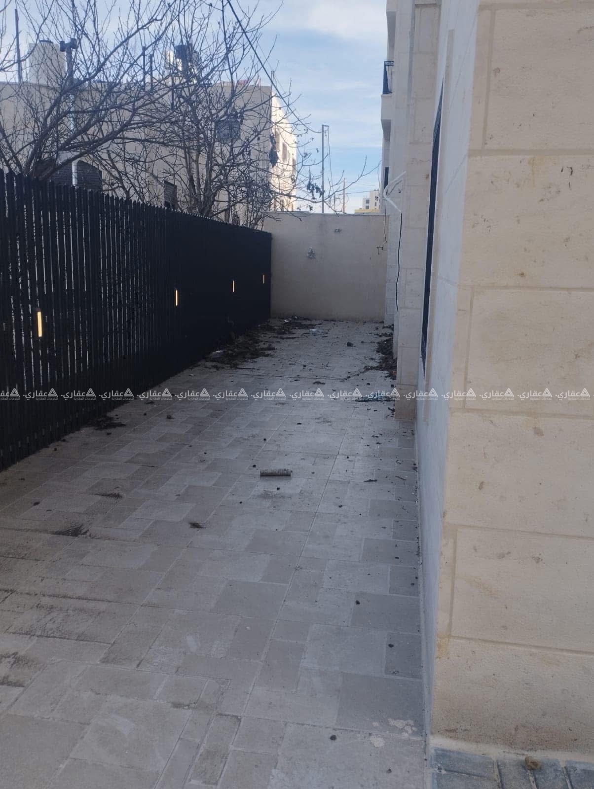شقة مميزة مع مدخل مستقل للبيع
