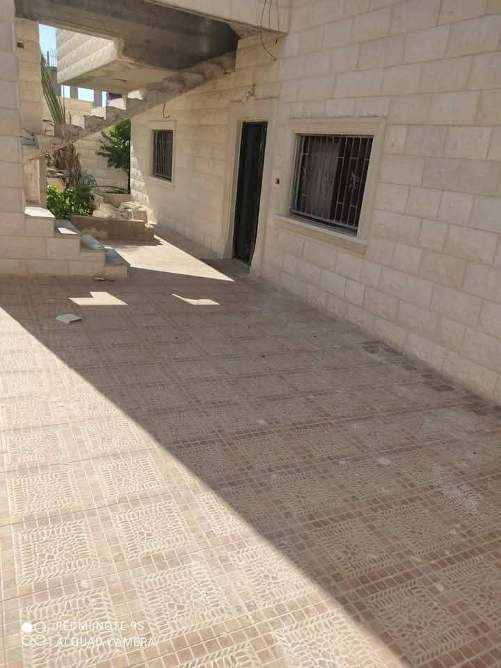 منزل فاخر للبيع بالقرب من مسجد خالد بن الوليد.