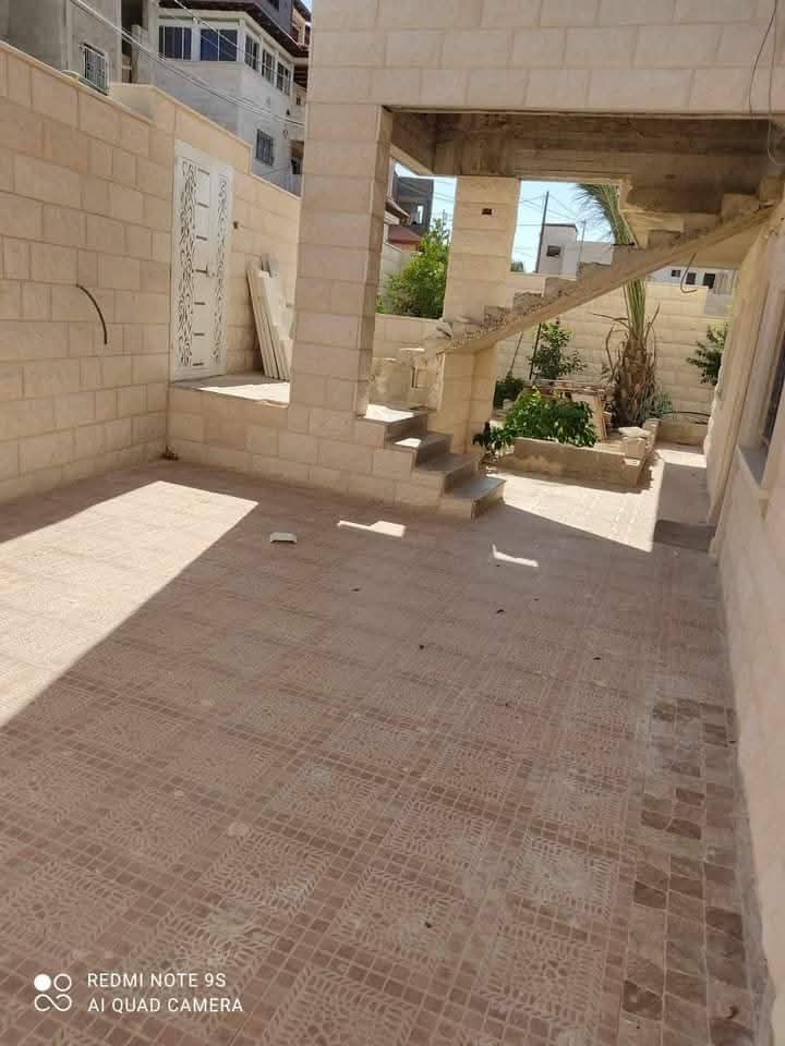 منزل فاخر للبيع بالقرب من مسجد خالد بن الوليد.
