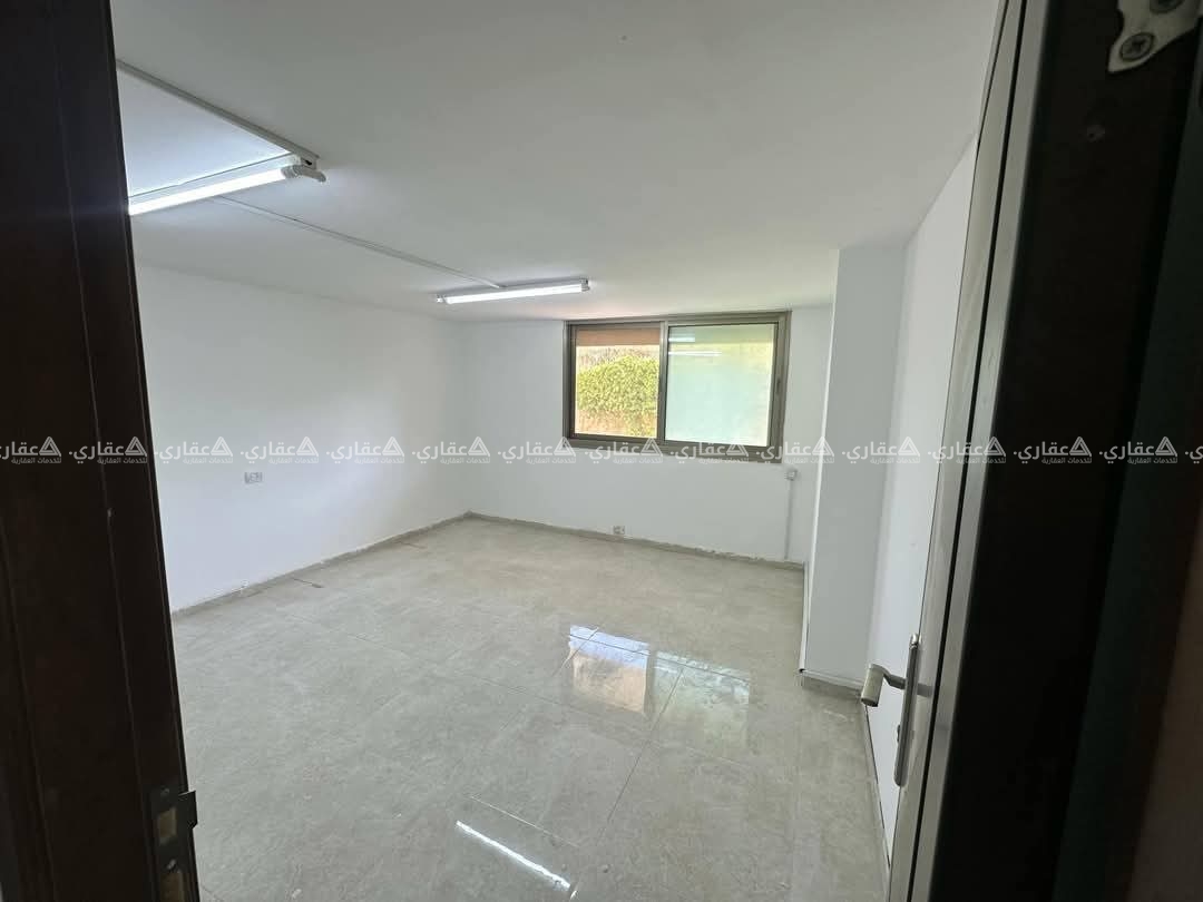 شقة غير مفروشة بالقرب من فرن وعجين