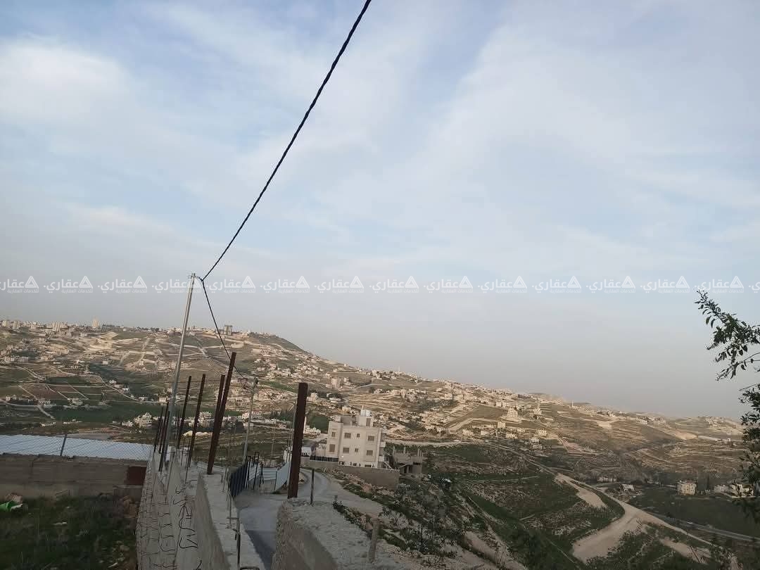 قطعة أرض للبيع في موقع ممتاز ومرتفع
