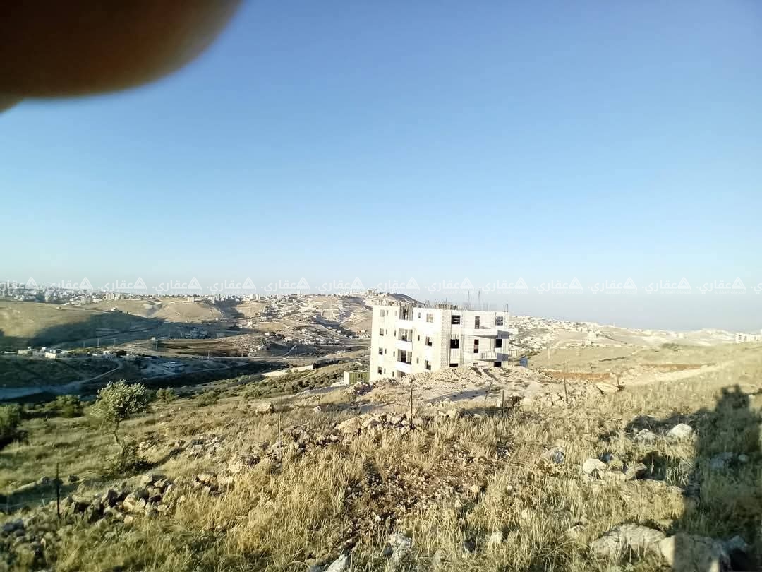 قطعة أرض للبيع في موقع ممتاز ومرتفع