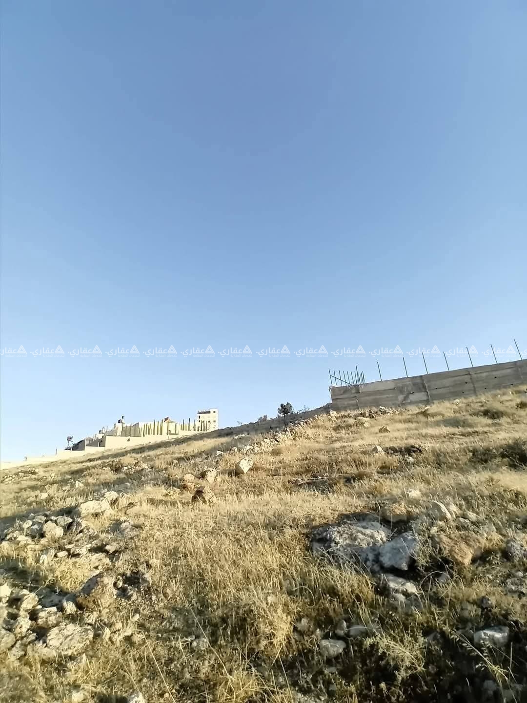 قطعة أرض للبيع في موقع ممتاز ومرتفع