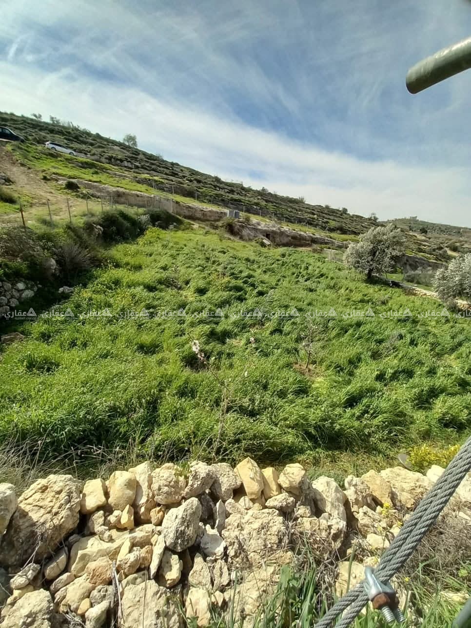 قطعة أرض مطلة للبيع 