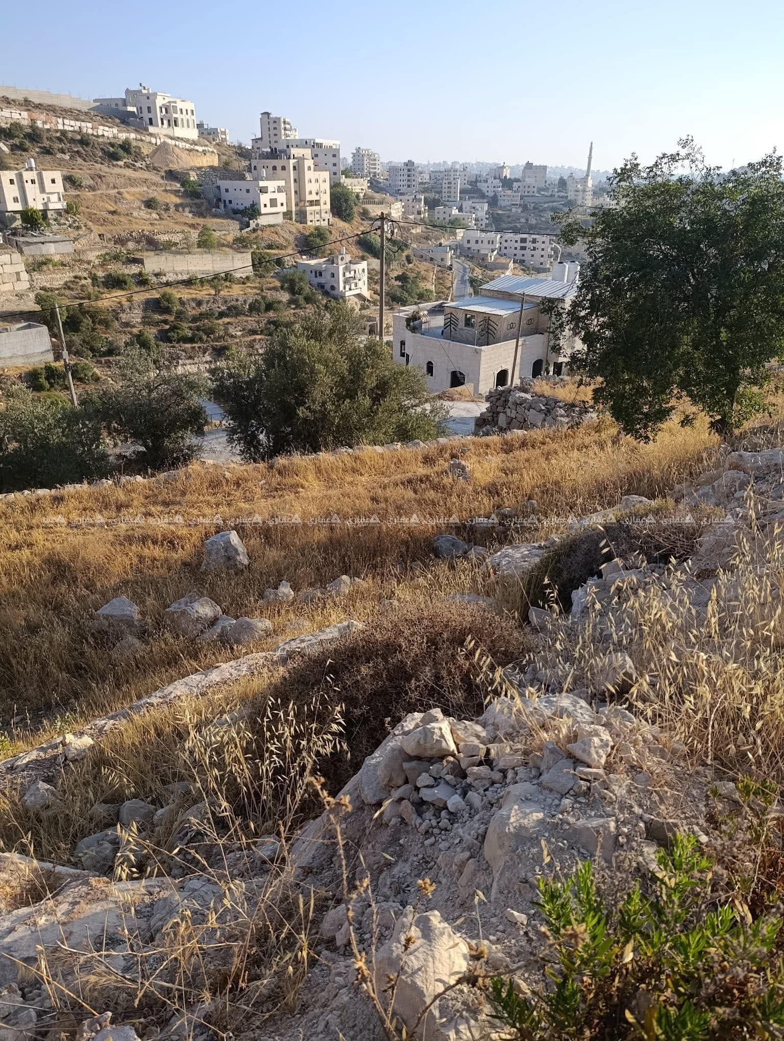 قطعة أرض عالية ومطلة للبيع