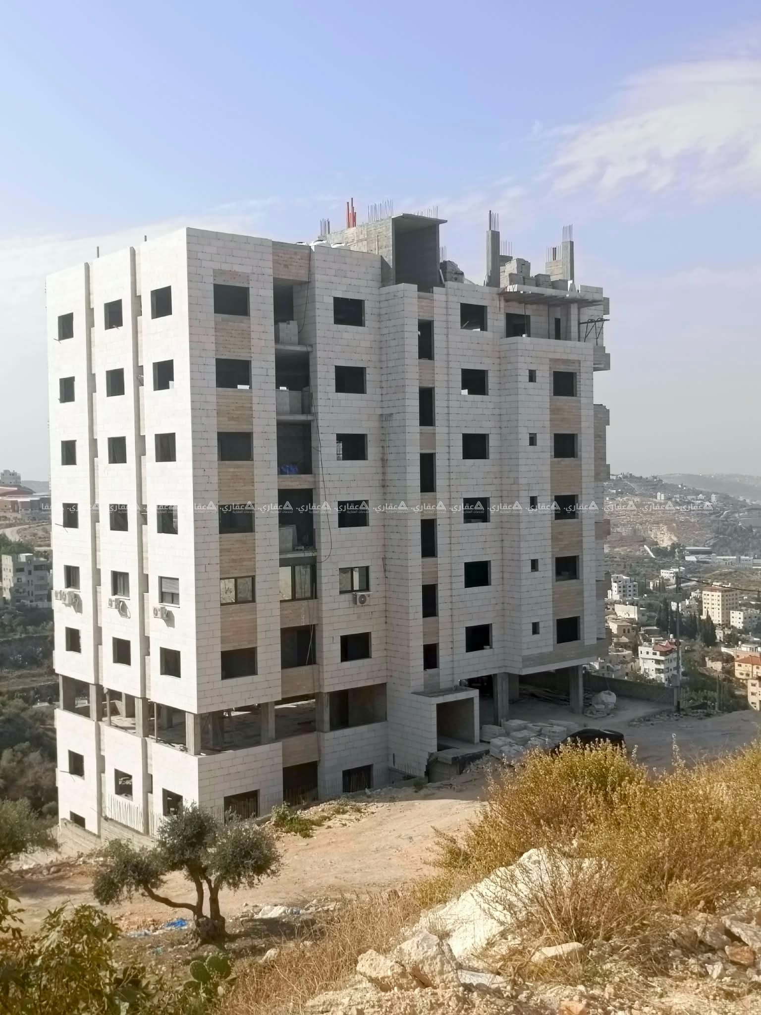 شقة أرضية (عظم) بمواصفات استثنائية في أرقى مناطق نابلس