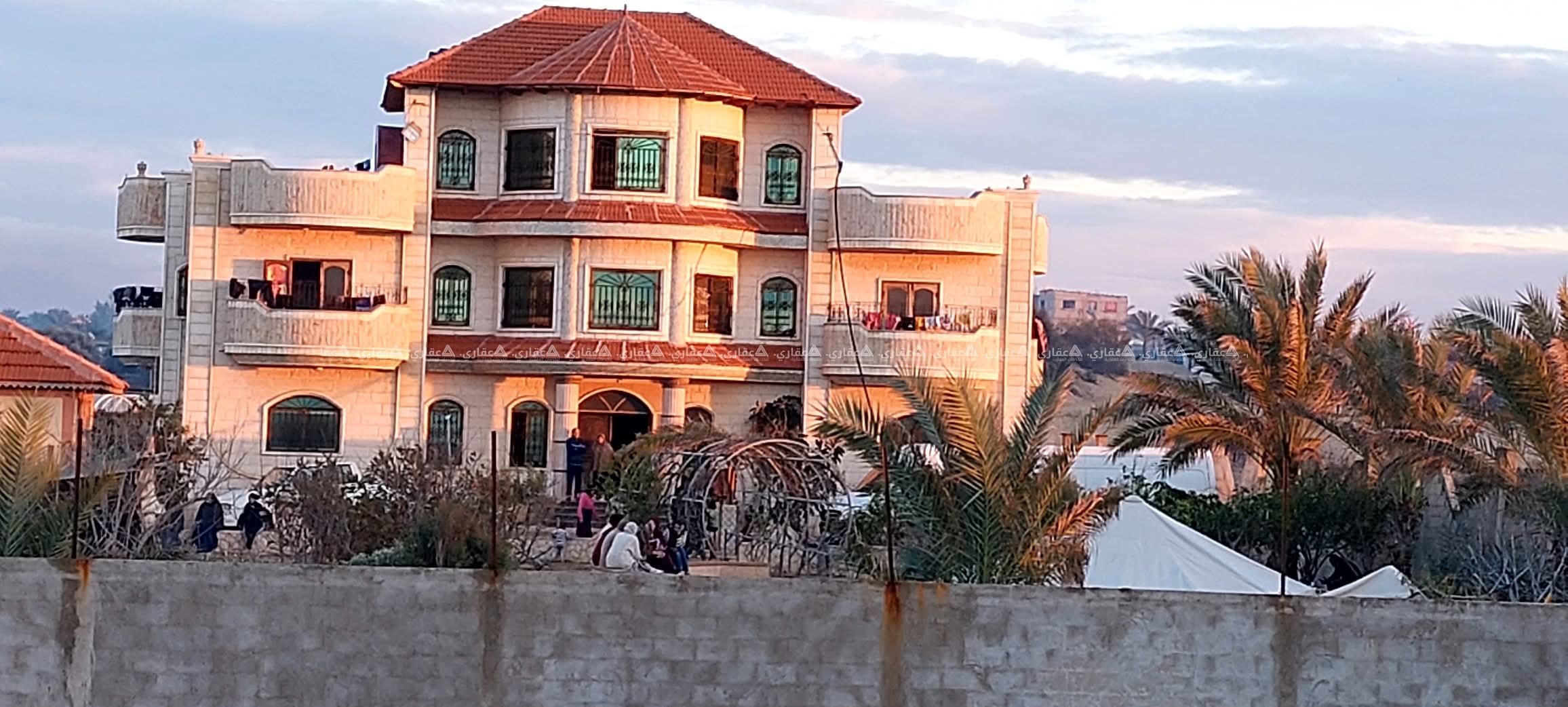 فيلا للبيع أو للإيجار مقابل قاعة الضيعة