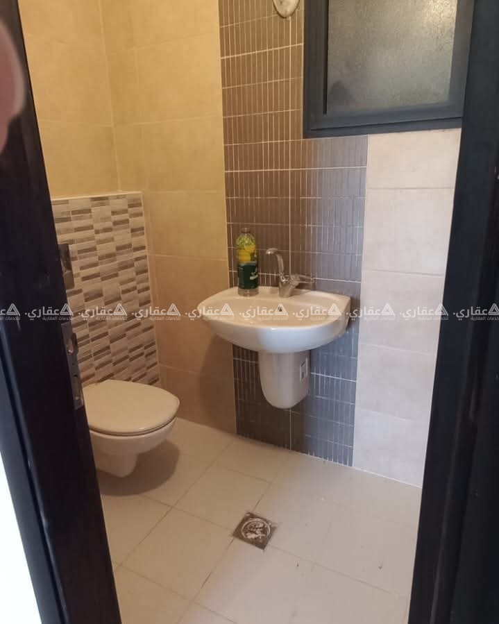 شقة للإيجار بساحة خارجية 