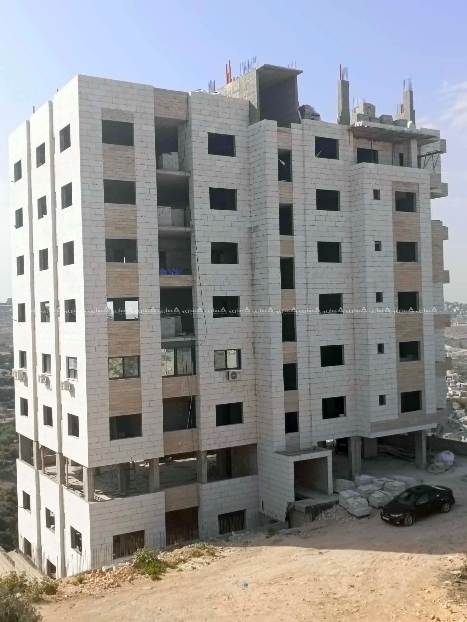 شقة أرضية (عظم) بمواصفات استثنائية في أرقى مناطق نابلس
