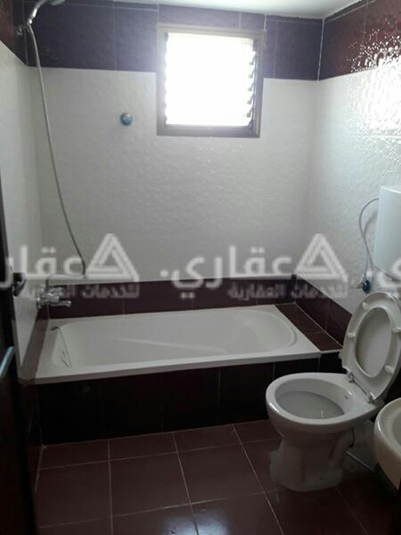شقة للايجار بعمارة سكنية حديثة