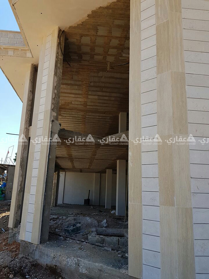 خمس محلات للايجار