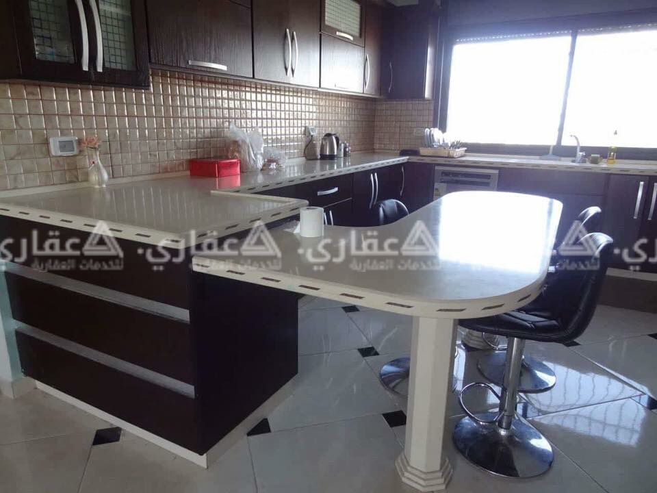شقة للبيع مميزة بمساحة 200 متر