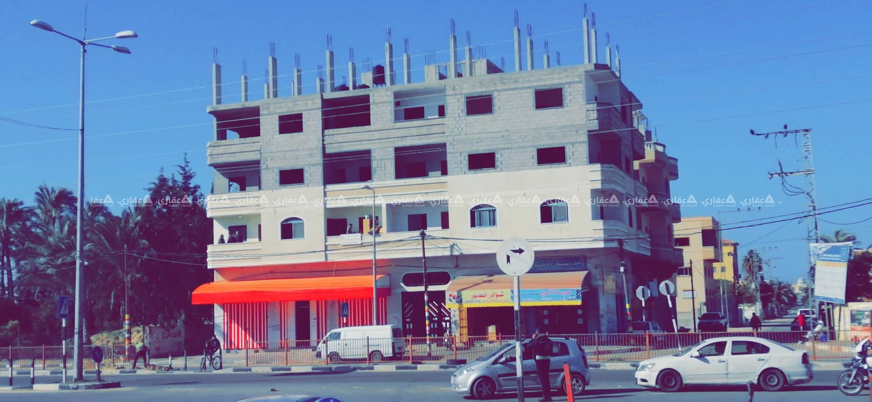 شقتين مشطبات المساحة ١٦٠متر اتجاه غربي شرقي شمالي وجنوبي للشقتين... الطابق شقتين عمارة سكنية ثلاث طوابق العنوان بالتفصيل شارع صلاح الدين مقابل دوار المغازي الرئيسي الناحية الغربية للتواصل 0595907950