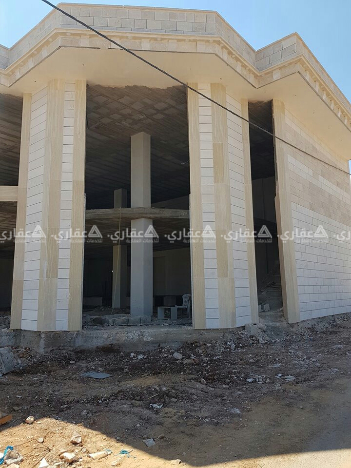 خمس محلات للايجار