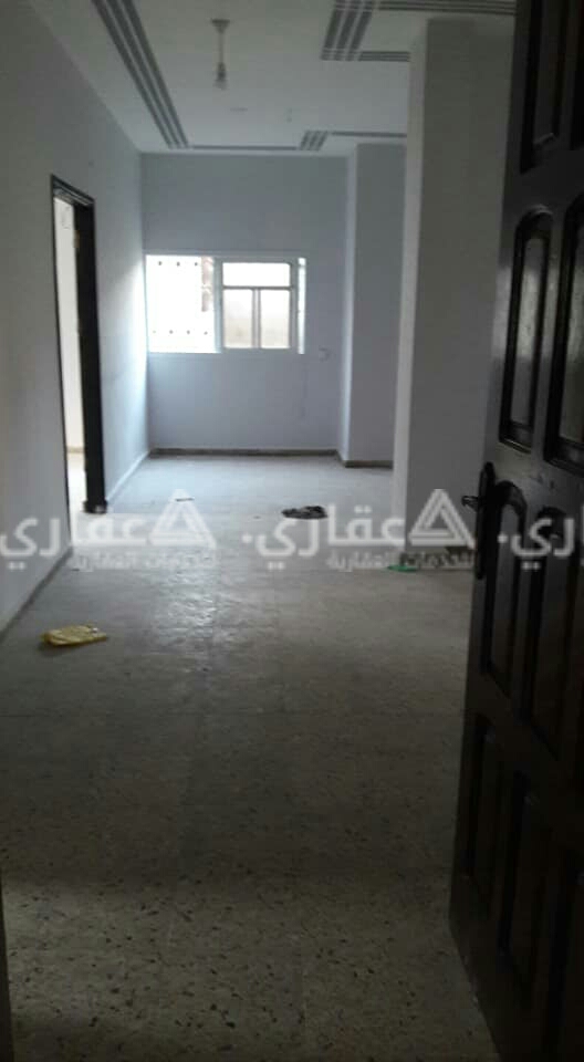 شقة للبيع طابق ثالث مجددة دهان