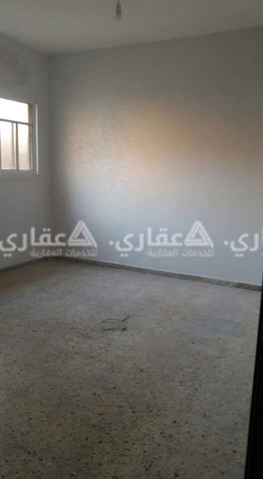 شقة للبيع طابق ثالث مجددة دهان