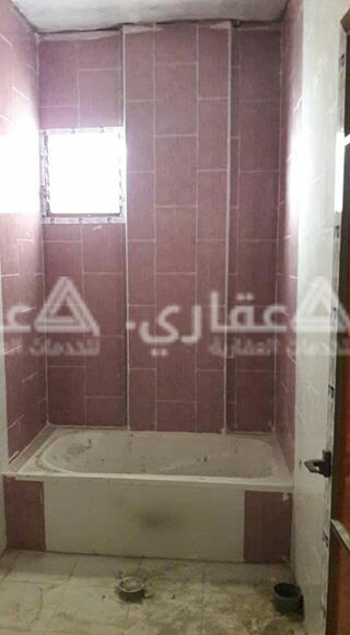 شقة للبيع بعمارة سكنية حديثة البناء