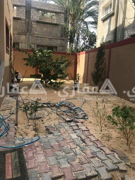 منزل حديث للبيع ثلاث طوابق