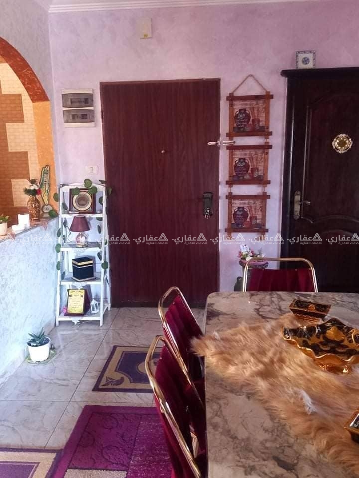 روف للبيع في عمارة سكنية 
