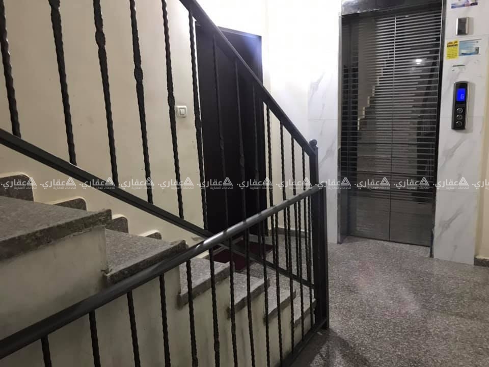 شقة للبيع في منطقة حيوية ونشطة