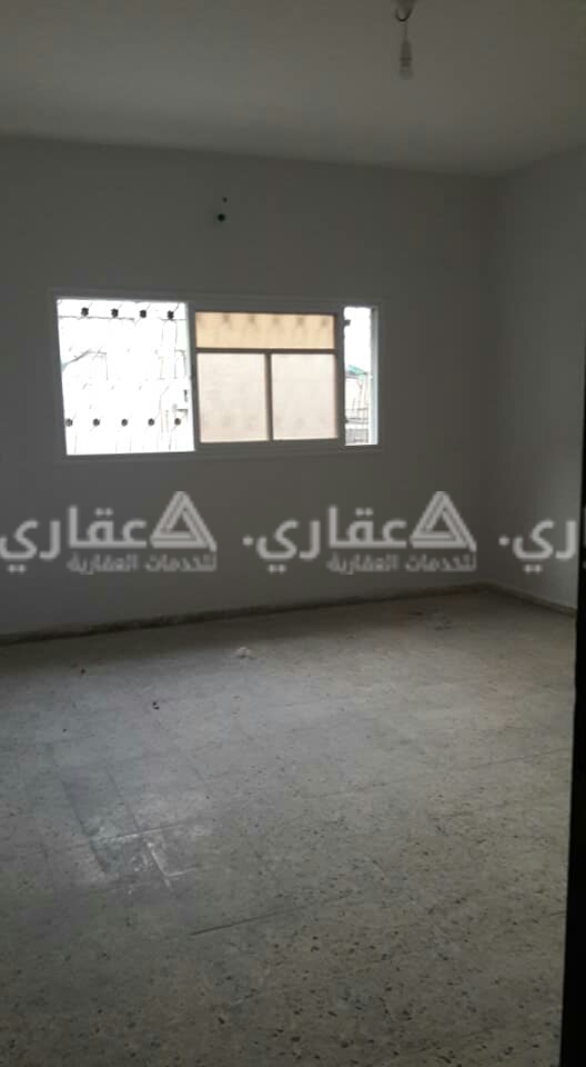 شقة للبيع طابق ثالث مجددة دهان