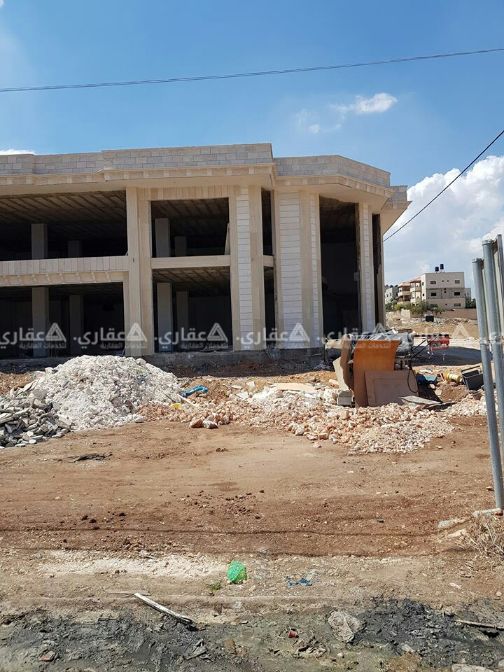 خمس محلات للايجار