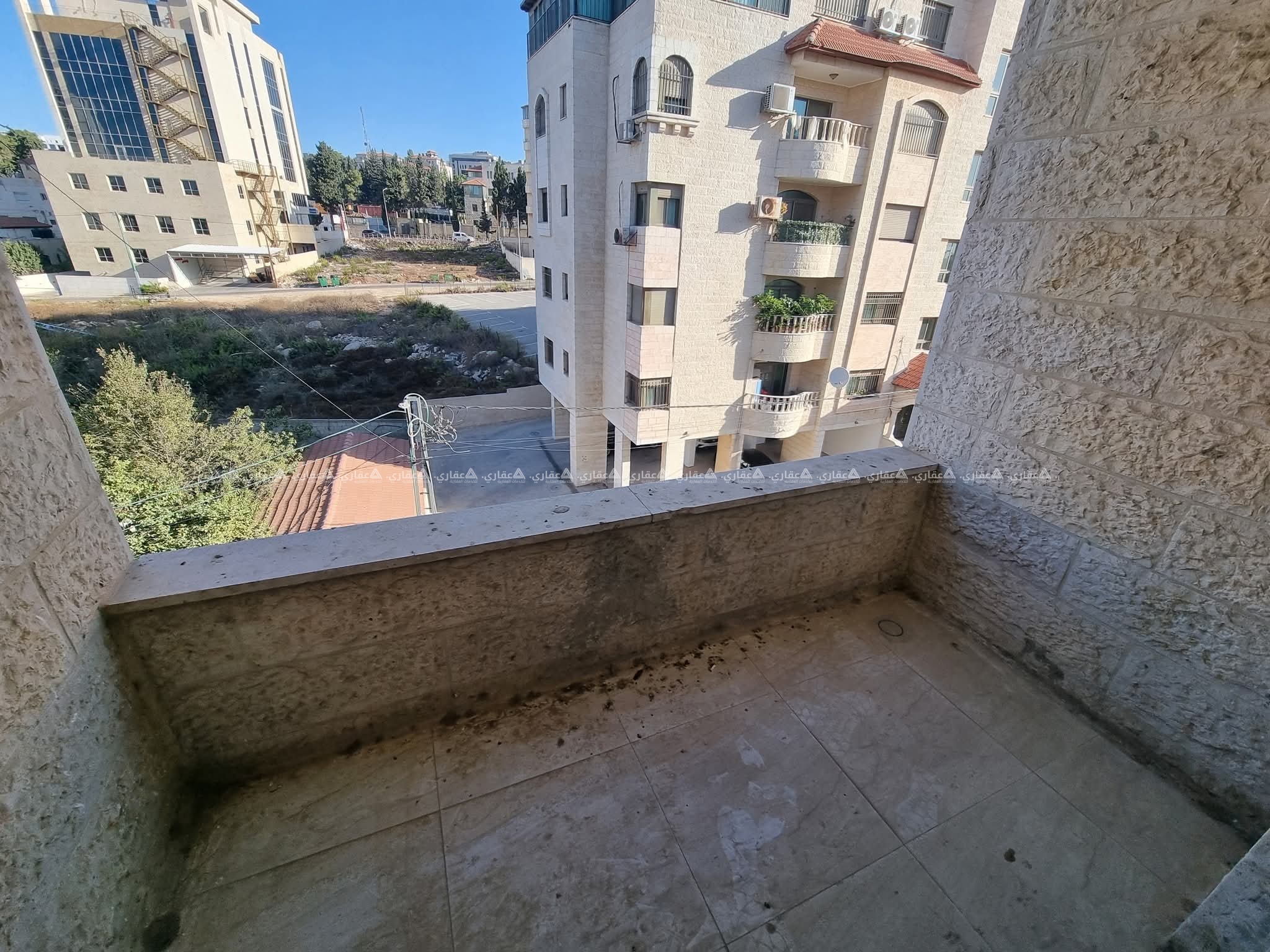 شقة للبيع في المصيون خلف البنك الوطني 