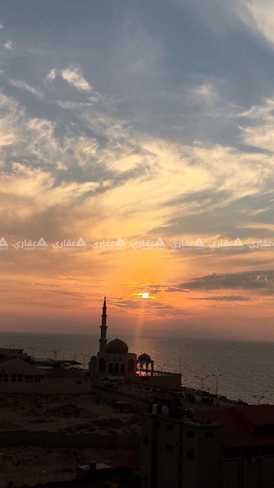 شقة للبيع في مكان مميز و اطلالة مميزة على شاطئ بحر غزة