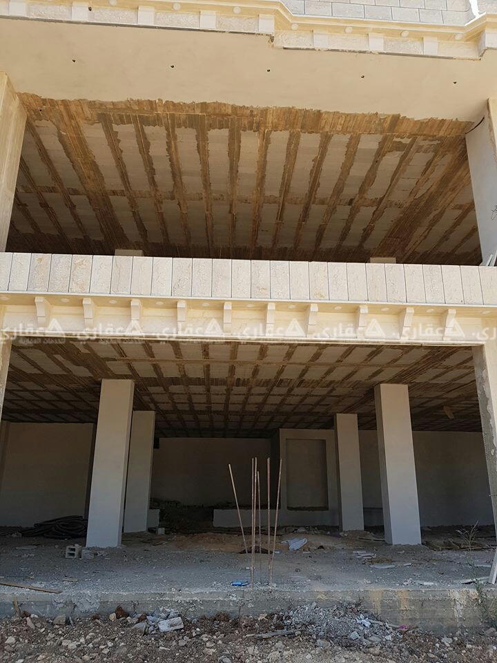 خمس محلات للايجار