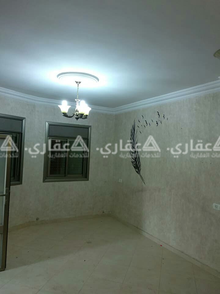 شقة للايجار قرب الشارع العام