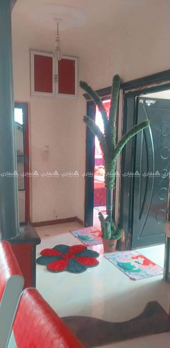 شقة للبيع بعمارة سكنية قرب مسجد الرحمن