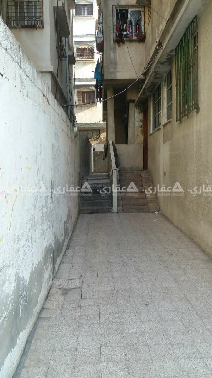 بناية مكونة من ٣ طوابق ، بمكان راقي 