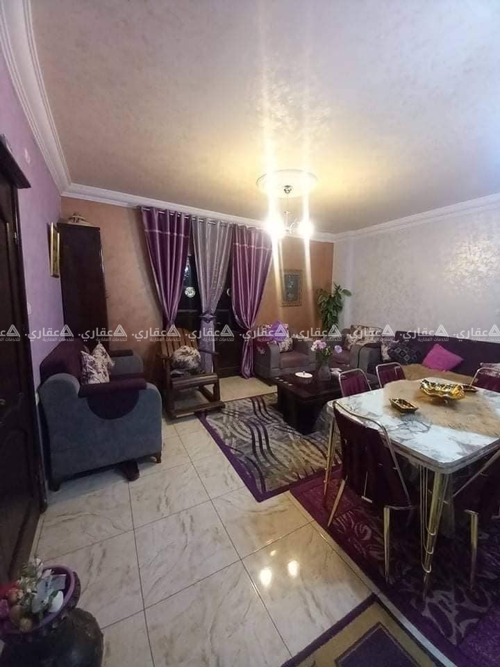 روف للبيع في عمارة سكنية 