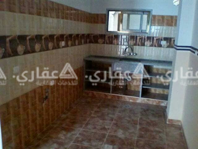 شقة للايجار في عمارة حديثة البناء