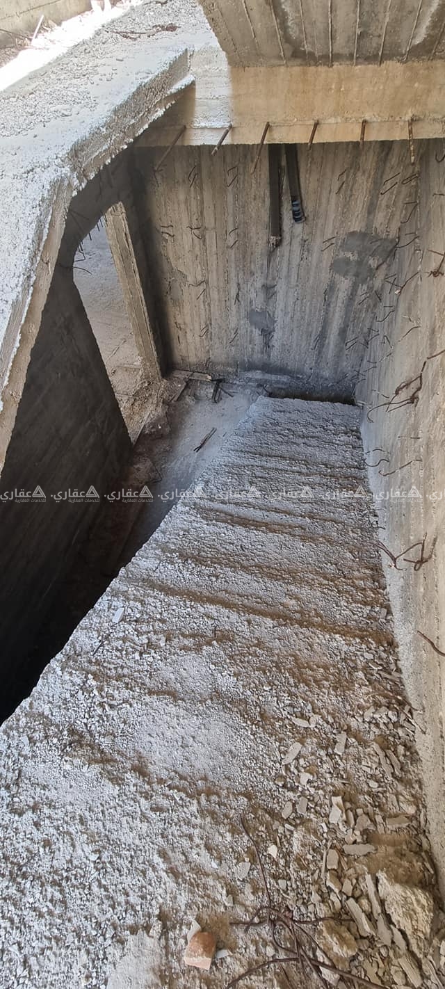فيلا عظم للبيع قريبة للشارع العام 