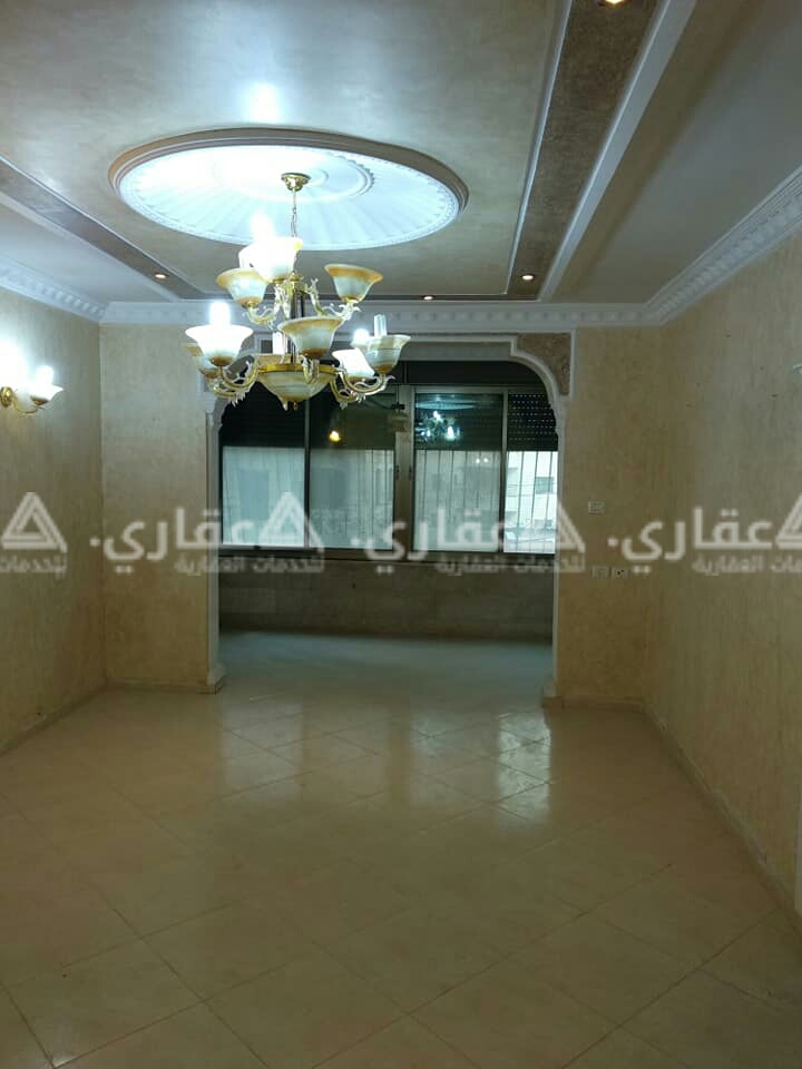 شقة للايجار قرب الشارع العام