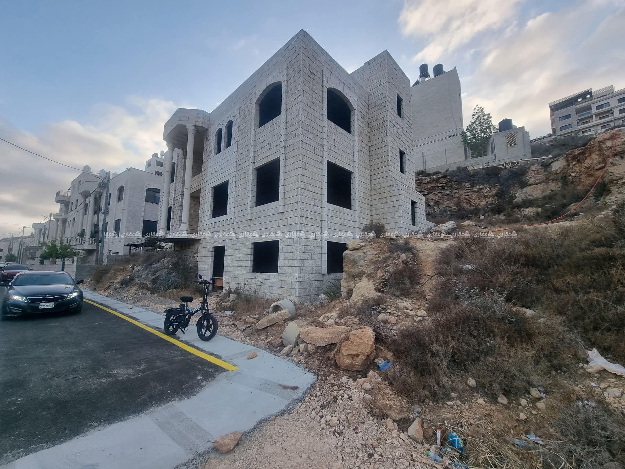 بيت مستقل (فيلا) عظم للبيع في الريحان قريب على الجامعة الامريكية
