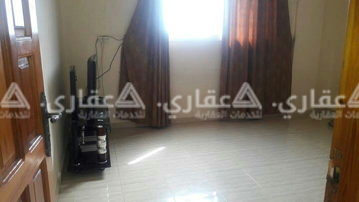 شقة للبيع في عمارة سكنية